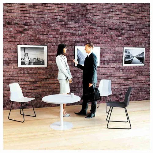 2 Chaises cube pieds trapèze noirs assise blanche
