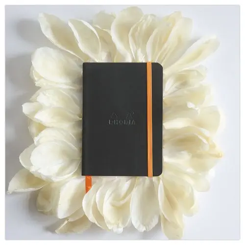 Carnet broché Rhodiarama A6 140 pages,ligné, couverture souple noire