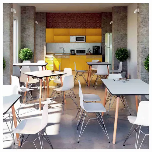 2 Chaises UXSTEEL 2, 4 pieds chromés assise blanche montées
