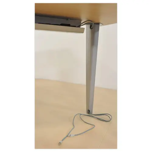 Bureau BORDEAUX 140 x 80 chêne clair -pieds aluminium monté