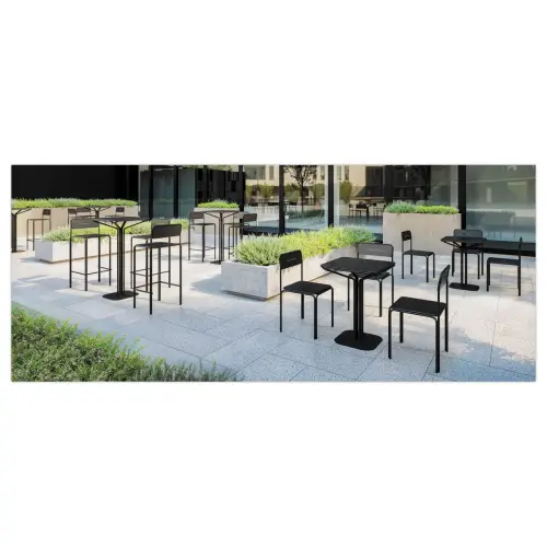 2 Chaises BISTRO en m&eacute;tal noirs int&eacute;rieurs et ext&eacute;rieurs mont&eacute;es 