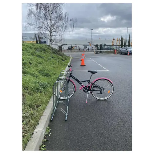 Parc pour 5 v&eacute;los avec appui pour guidon 