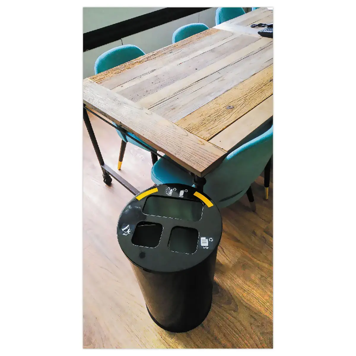 Collecteur tri s&eacute;lectif  - 3 compartiments - 60L - Noir. 