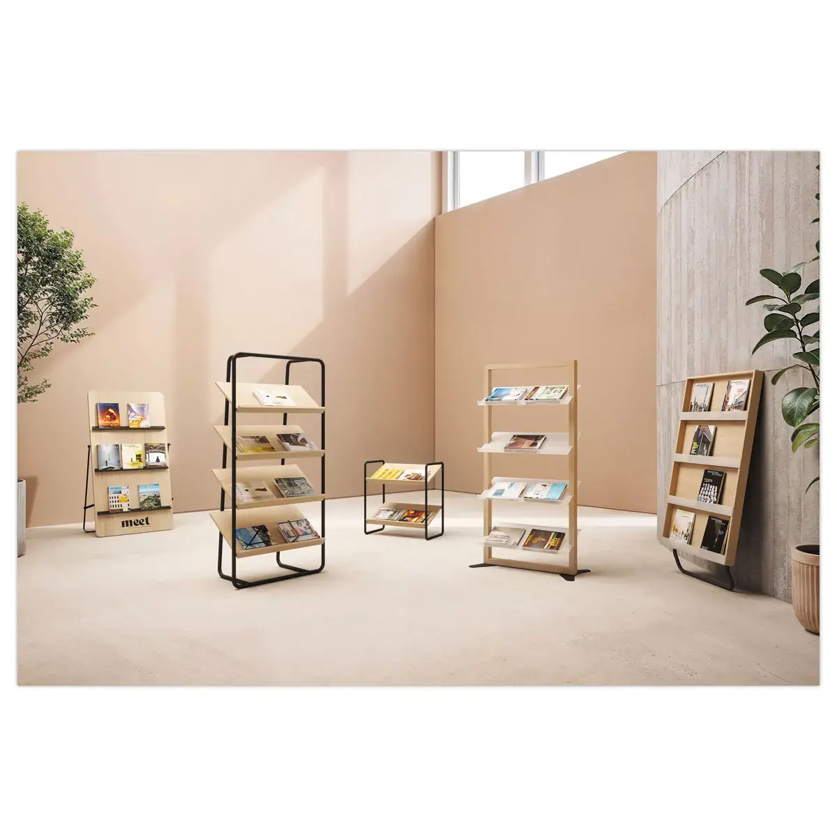 Pr&eacute;sentoir de Sol en Acier Noir Mat & 4 Tablettes en bois - MEET 
