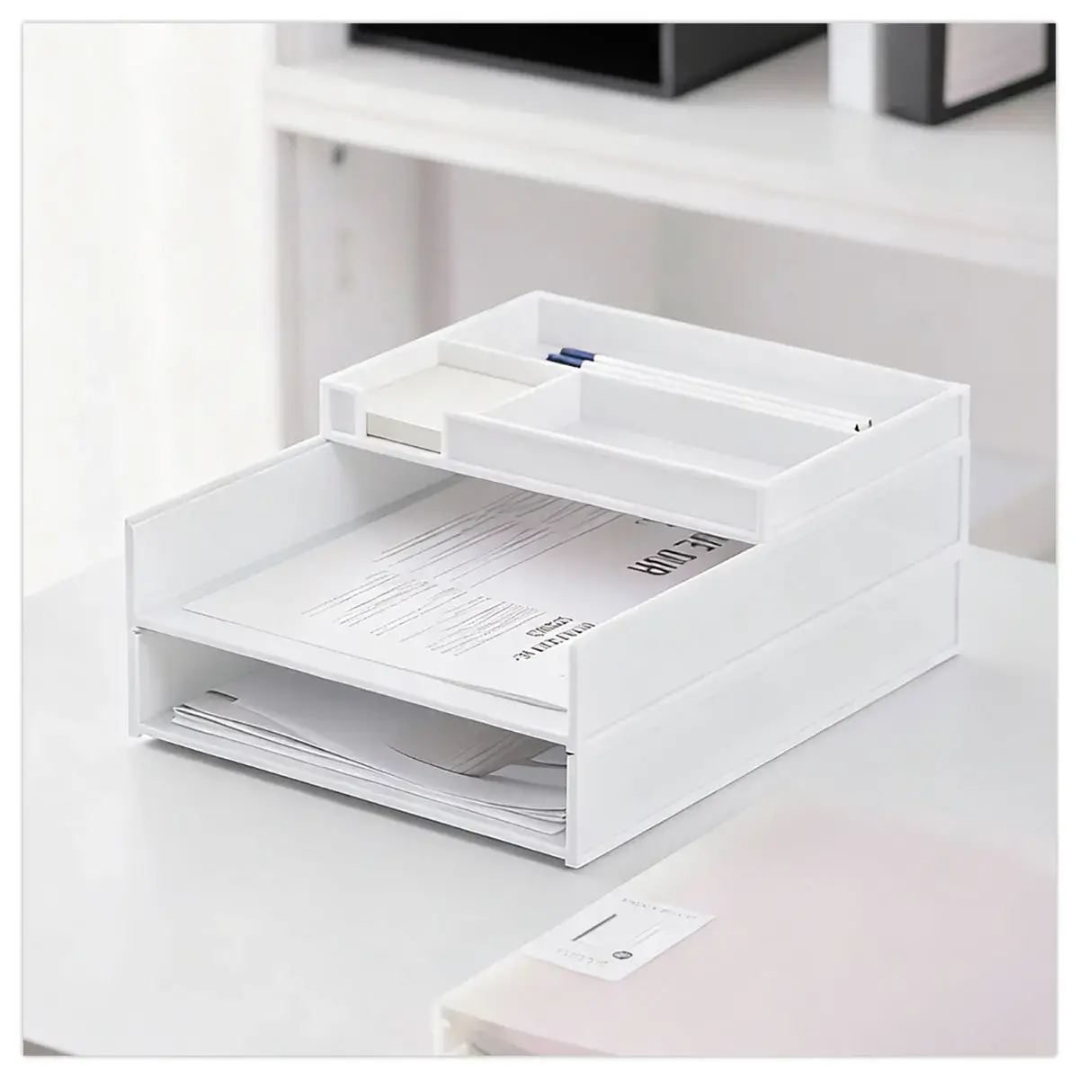 Set de 2 corbeilles &agrave; courrier blanches avec trieur de bureau 