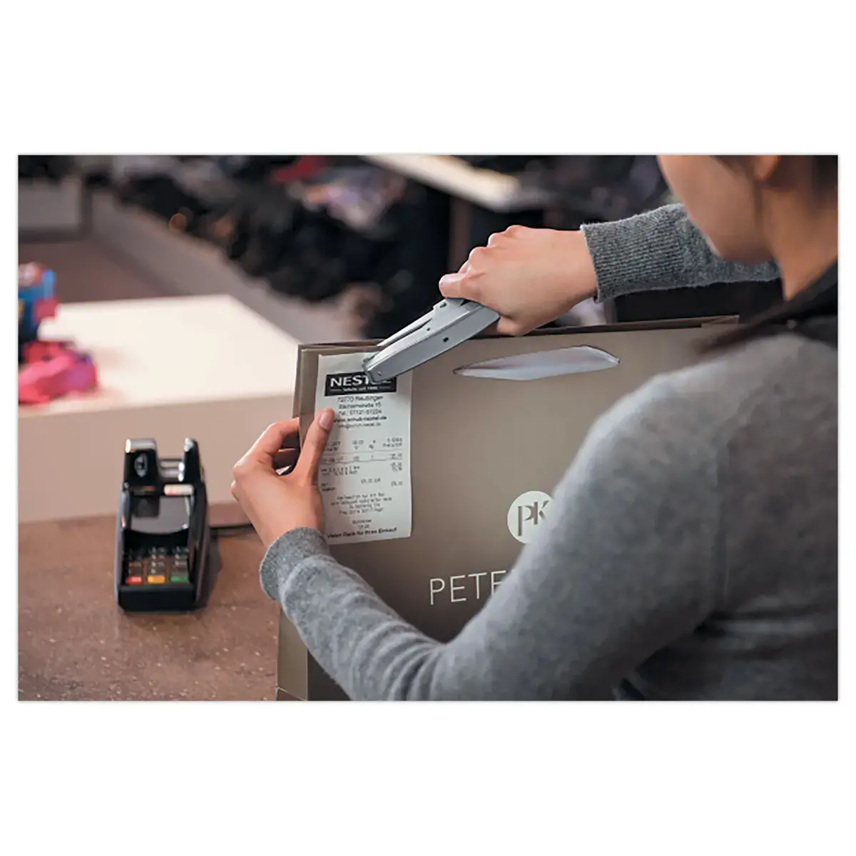 Pince agrafeuse Sp19 1/4 - rose mat - RAPID + une boite de 5000 agrafes offerte