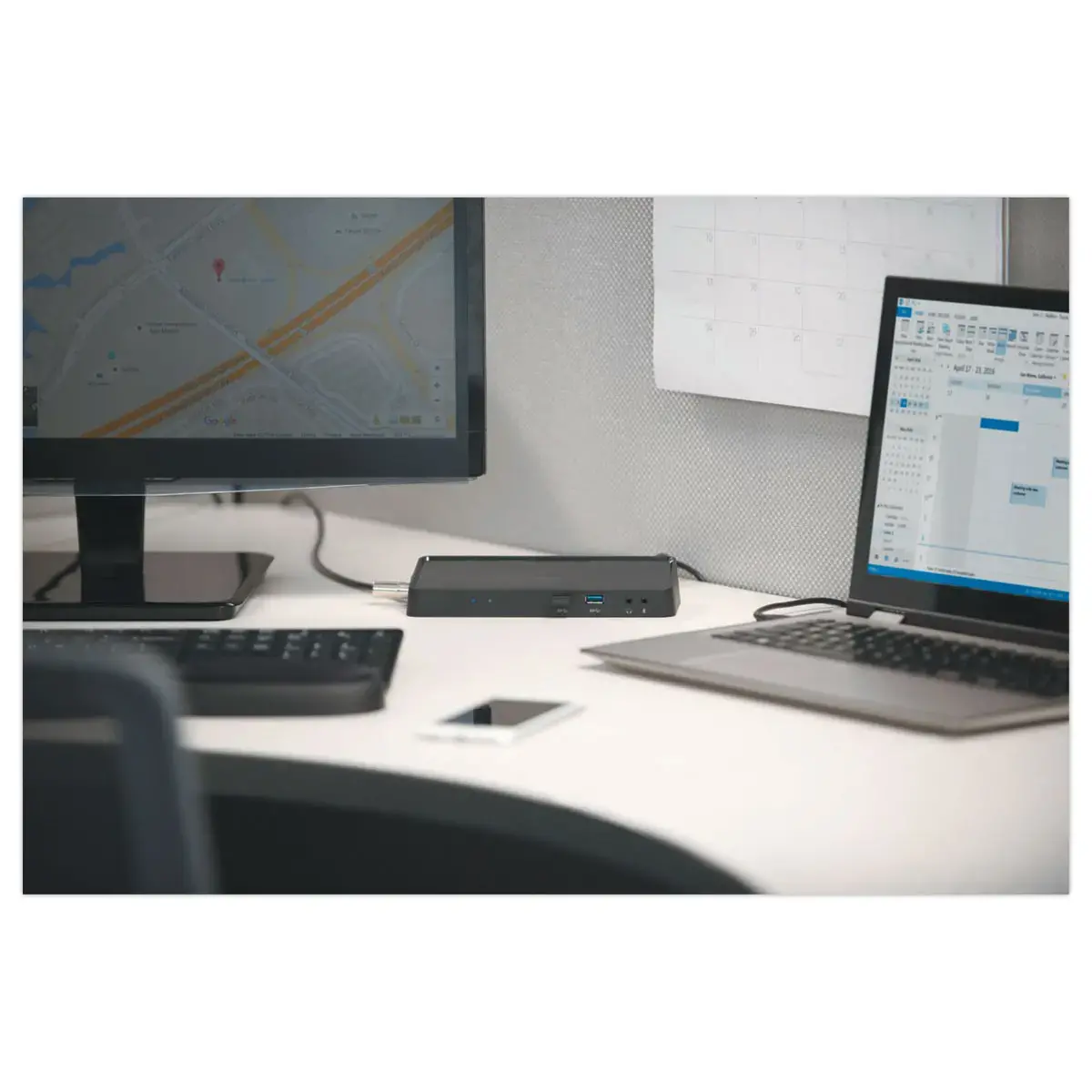 Station d'accueil avec des connectiques HDMI, DVI, VGA et USB 3.0 
