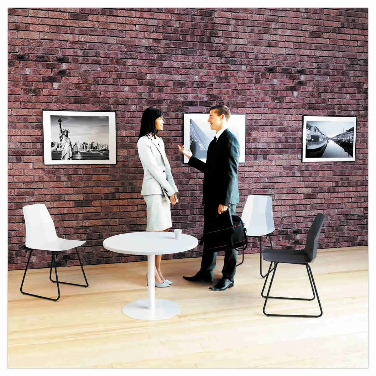 2 Chaises cube pieds trapèze noirs assise blanche montées