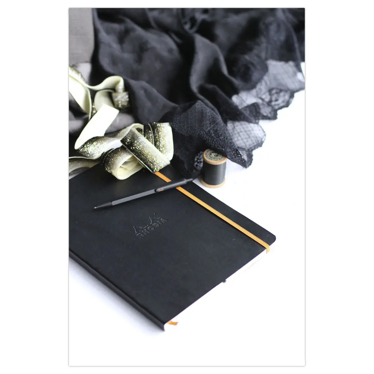 Carnet broché Rhodiarama A5 160 pages - couverture souple - noir - RHODIA
