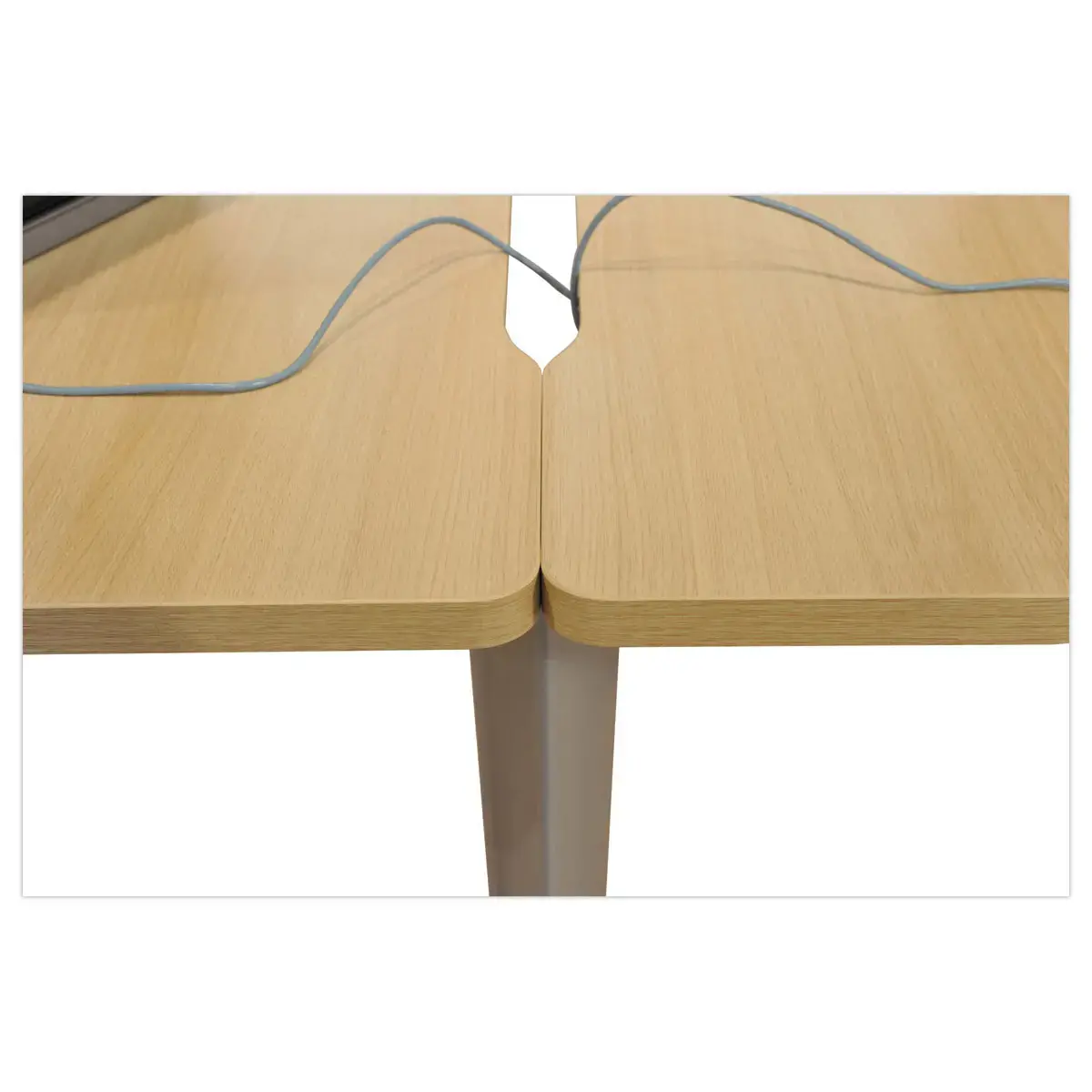 Bureau BORDEAUX 140 x 80 chêne clair -pieds aluminium monté