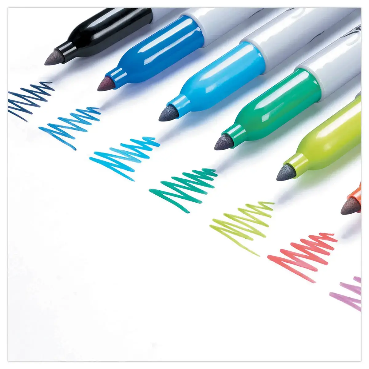4 marqueurs permanents Sharpie - pointe conique fine 0.9mm