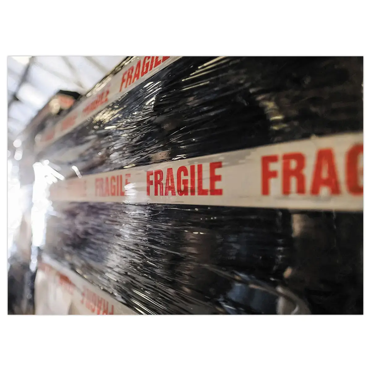 Adhésif imprimé "Fragile" en polypropylène - 66 m x 50 mm