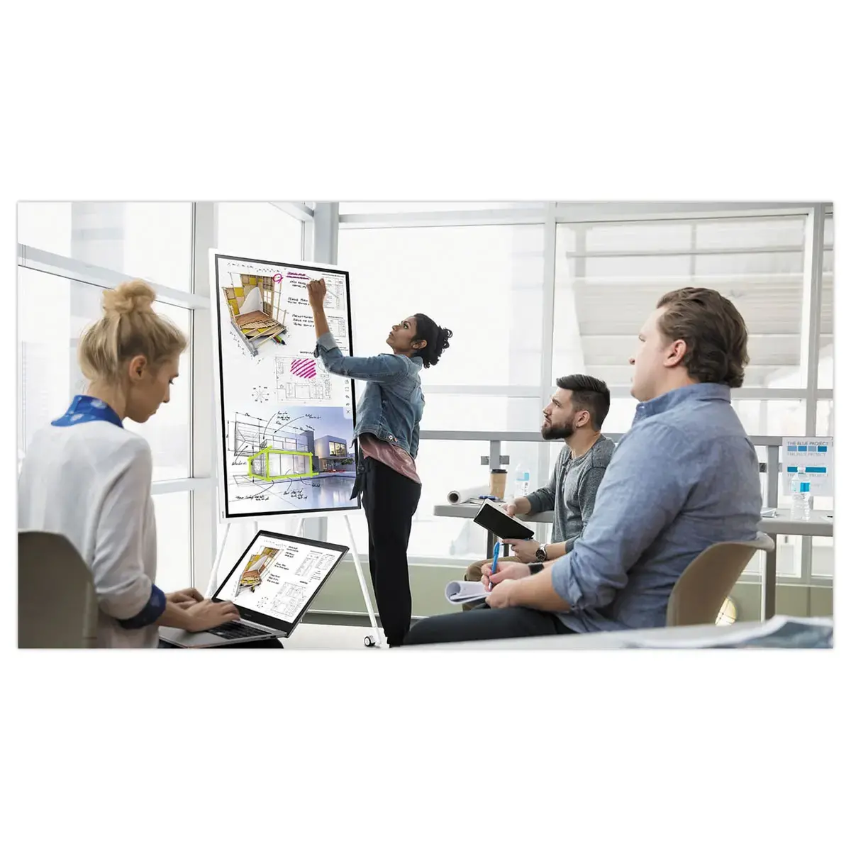 Ecran Flip 55" Samsung + support à roulettes Neomounts