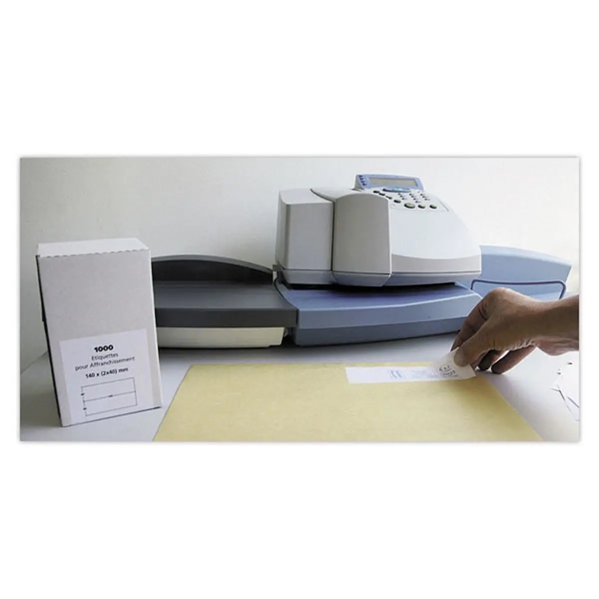 1000 &eacute;tiquettes d'affranchissement 140 x 40 mm - 2 &eacute;tiquettes par planche 