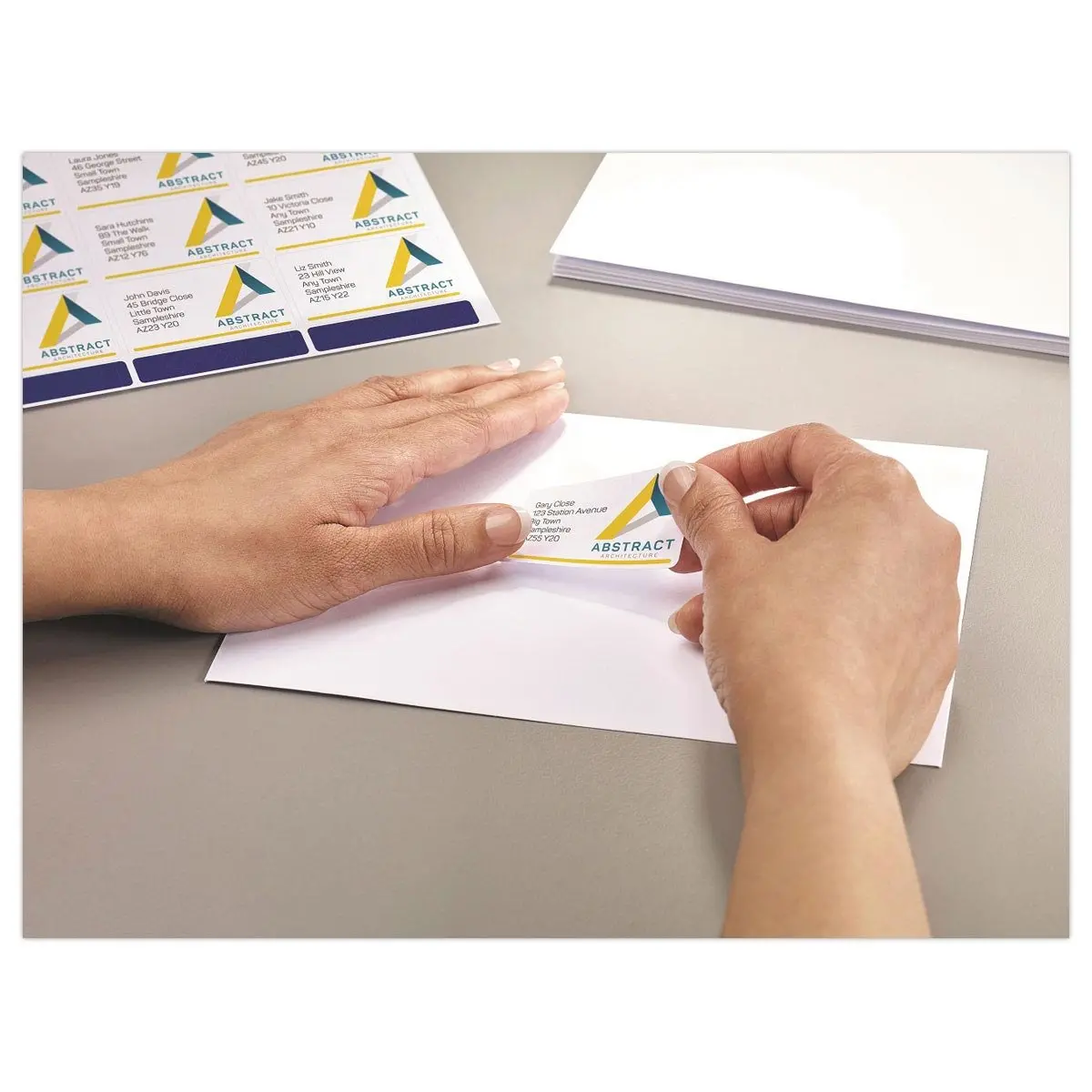 100 Planches de 14 étiquettes adresses blanches pour imprimantes laser - 99,1 x 38,1 mm - AVERY